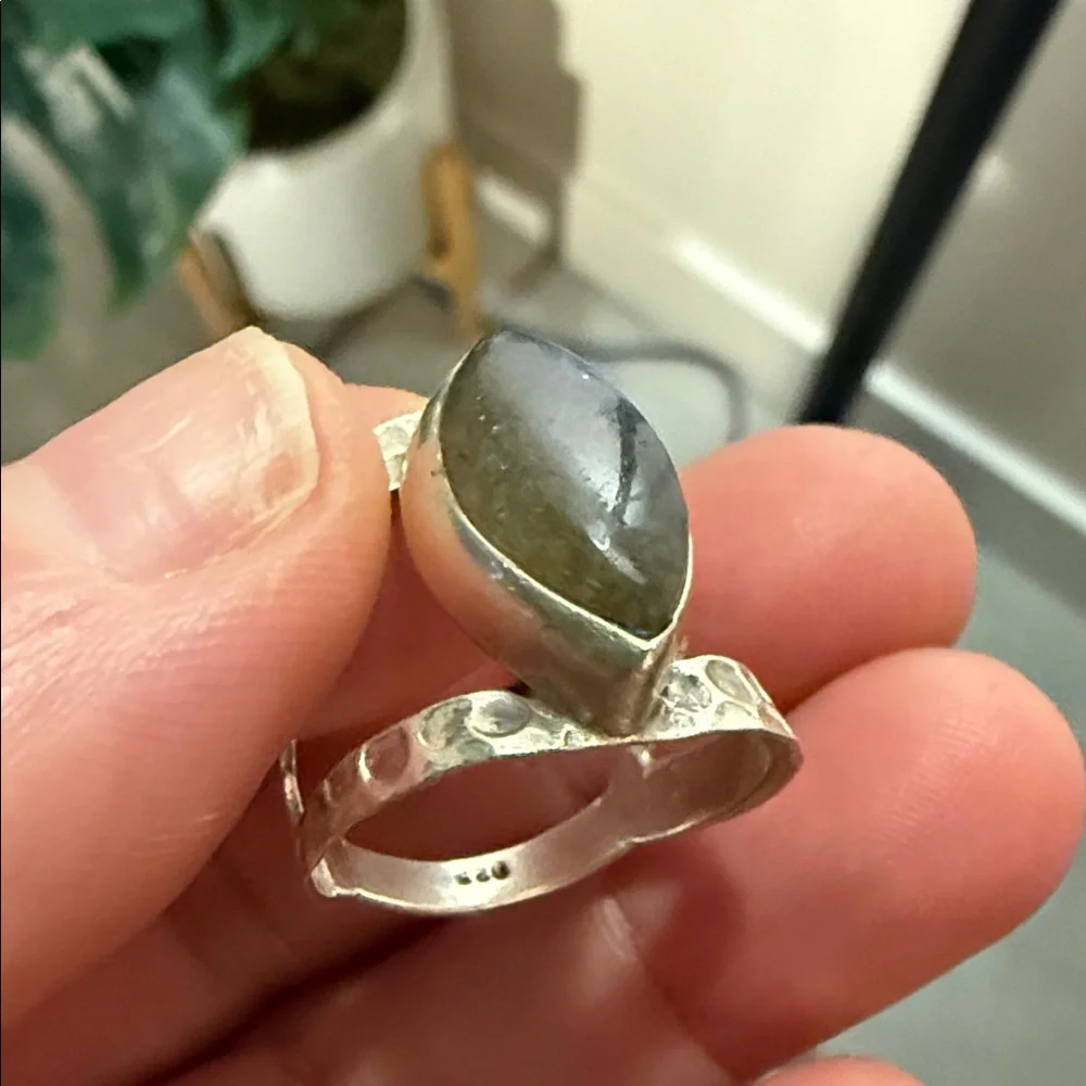 Hammered band‎ moonstone yum sterling Silver Ring with semiprecious Gemstone 7/8